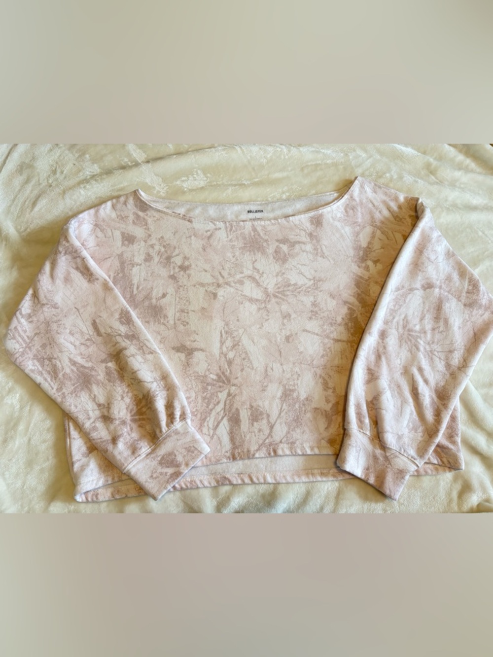 HOLLISTER Off Shoulder Camo Sweatshirt large L Cropped soft Pink Pullover cozy - Picture 1 of 8